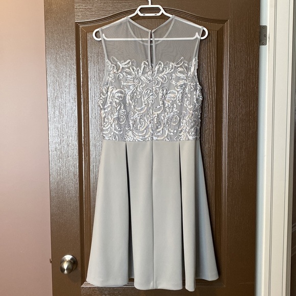 Formal Knee Length Dress NWOT - Picture 2 of 2